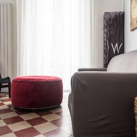 Mico 1 Bedroom Apartment - Youhosty Milan Bagian luar foto