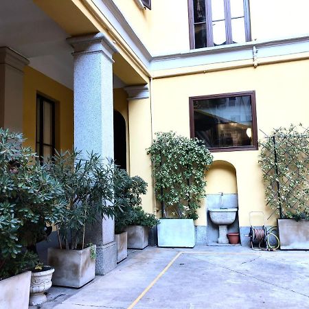 Mico 1 Bedroom Apartment - Youhosty Milan Bagian luar foto