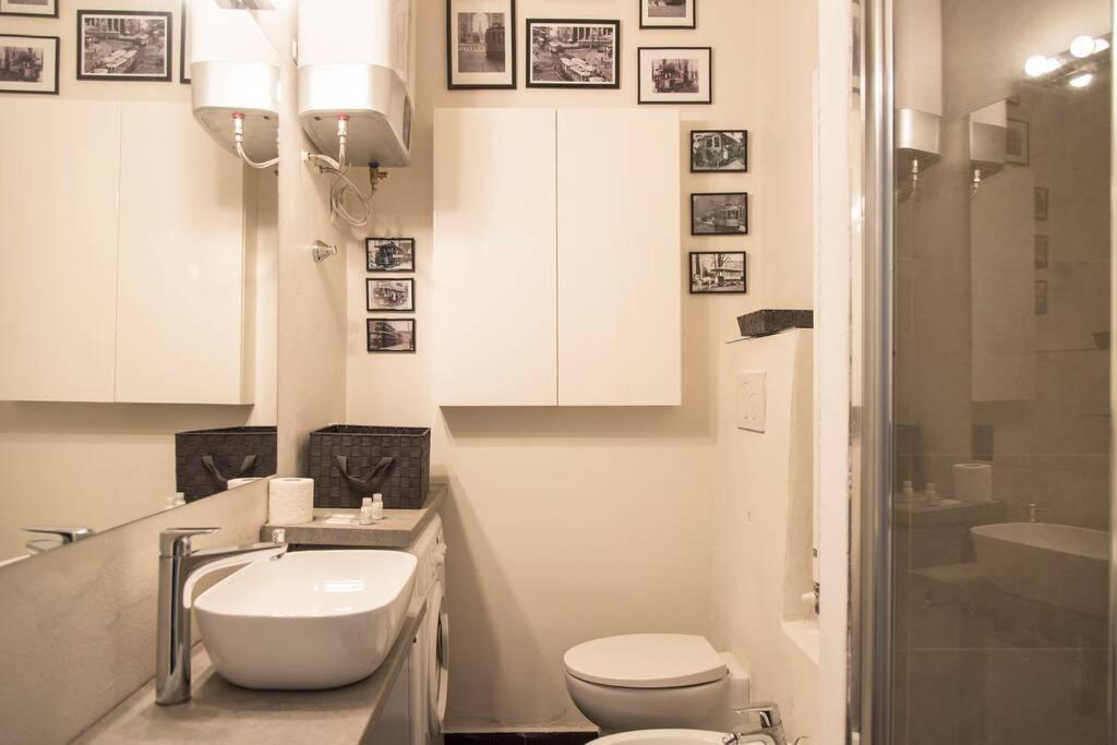 Mico 1 Bedroom Apartment - Youhosty Milan Bagian luar foto