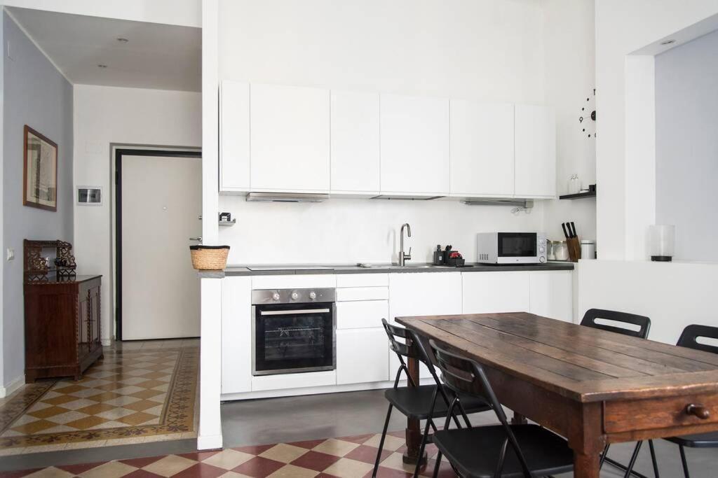 Mico 1 Bedroom Apartment - Youhosty Milan Bagian luar foto