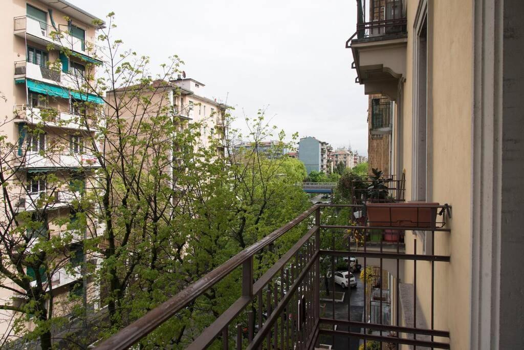 Mico 1 Bedroom Apartment - Youhosty Milan Bagian luar foto