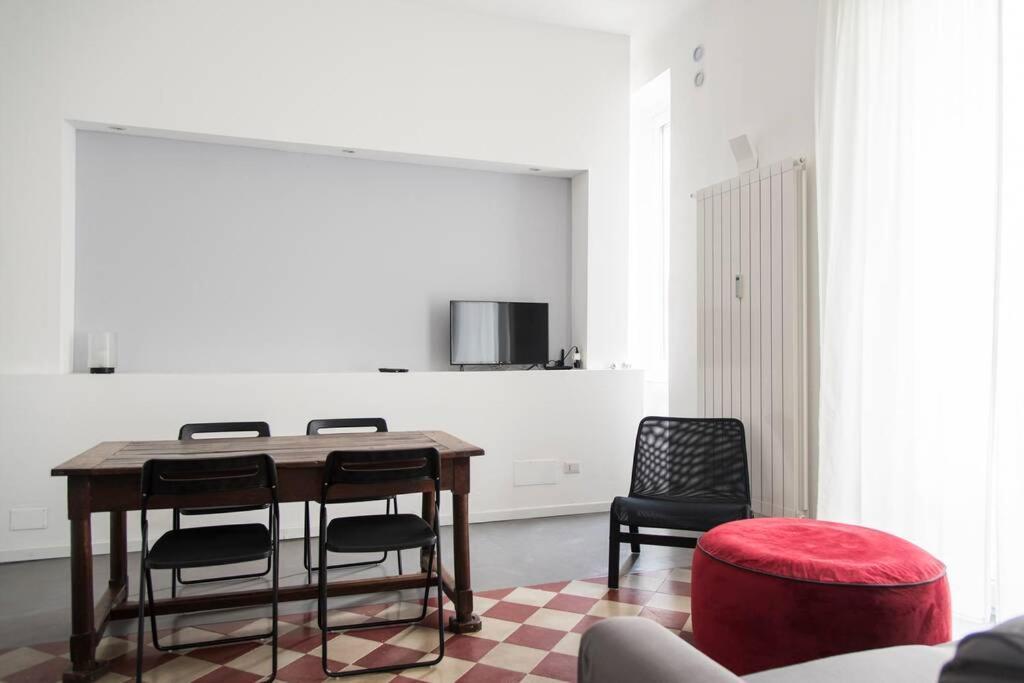 Mico 1 Bedroom Apartment - Youhosty Milan Bagian luar foto