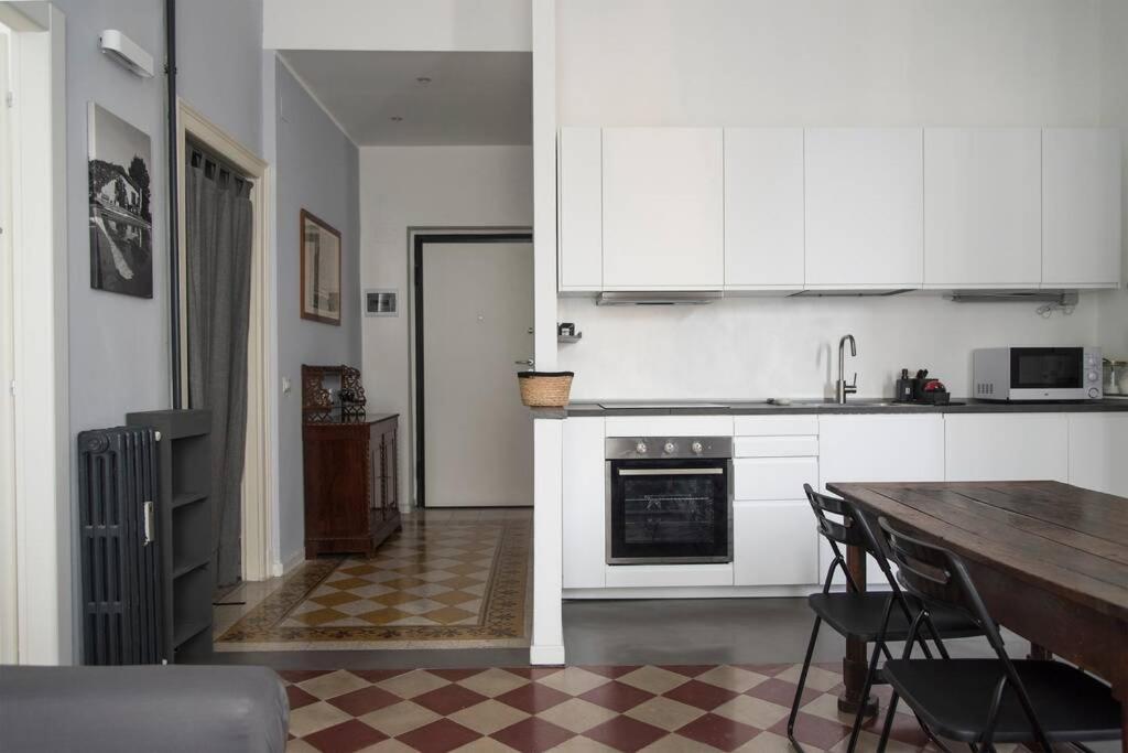Mico 1 Bedroom Apartment - Youhosty Milan Bagian luar foto