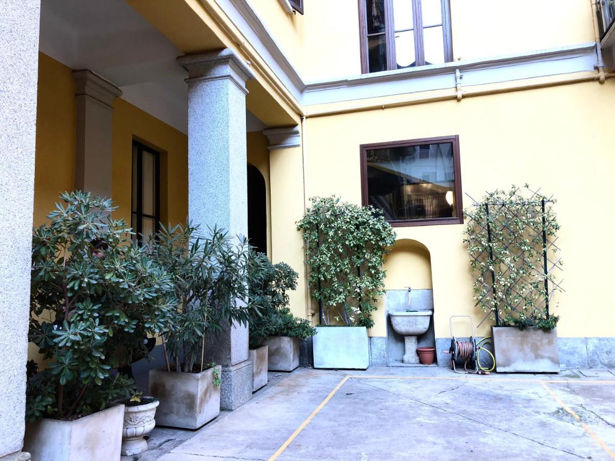 Mico 1 Bedroom Apartment - Youhosty Milan Bagian luar foto